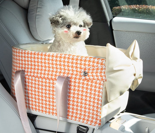 Centre Console Dog Car Seat with Safety Leash & Bow Pillow in a car with a dog inside.