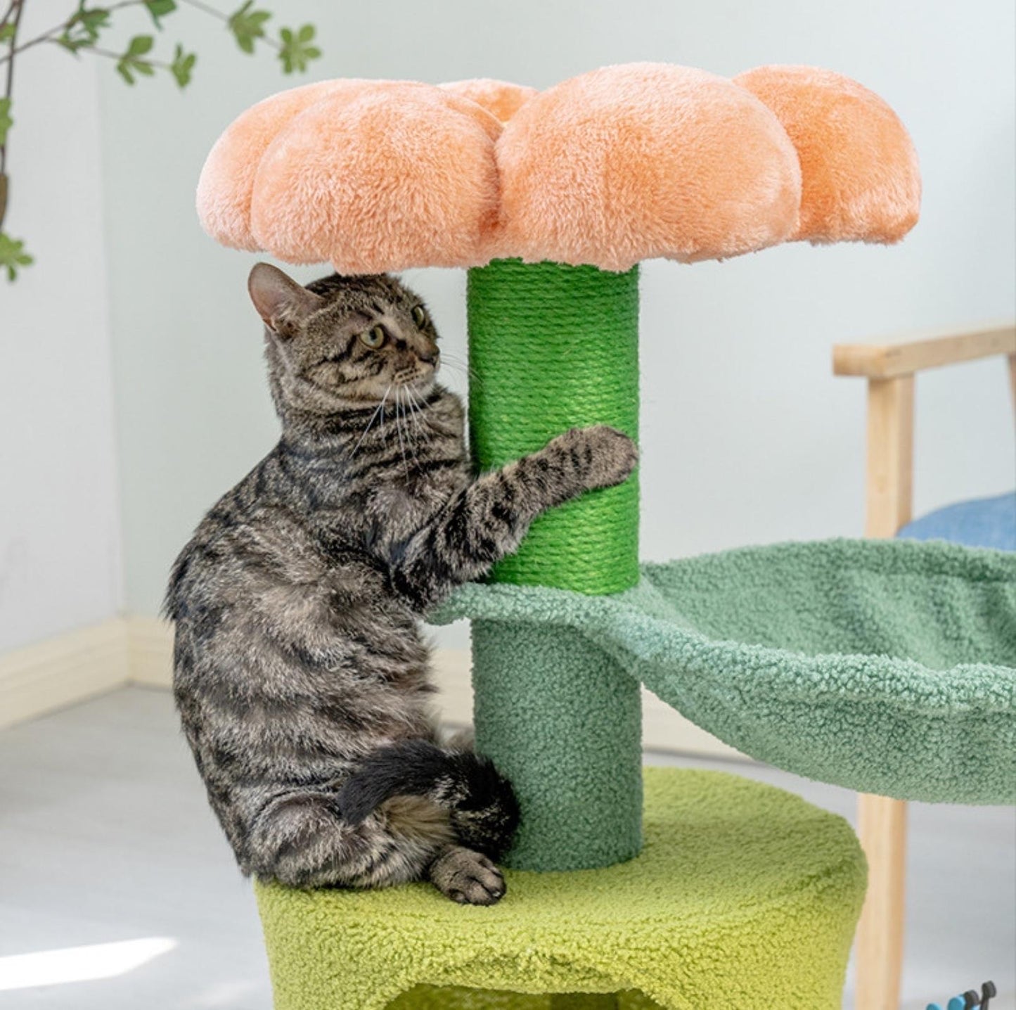 Flower-Styled Cat Tree with Soft Nest & Scratching Posts-Petroom
