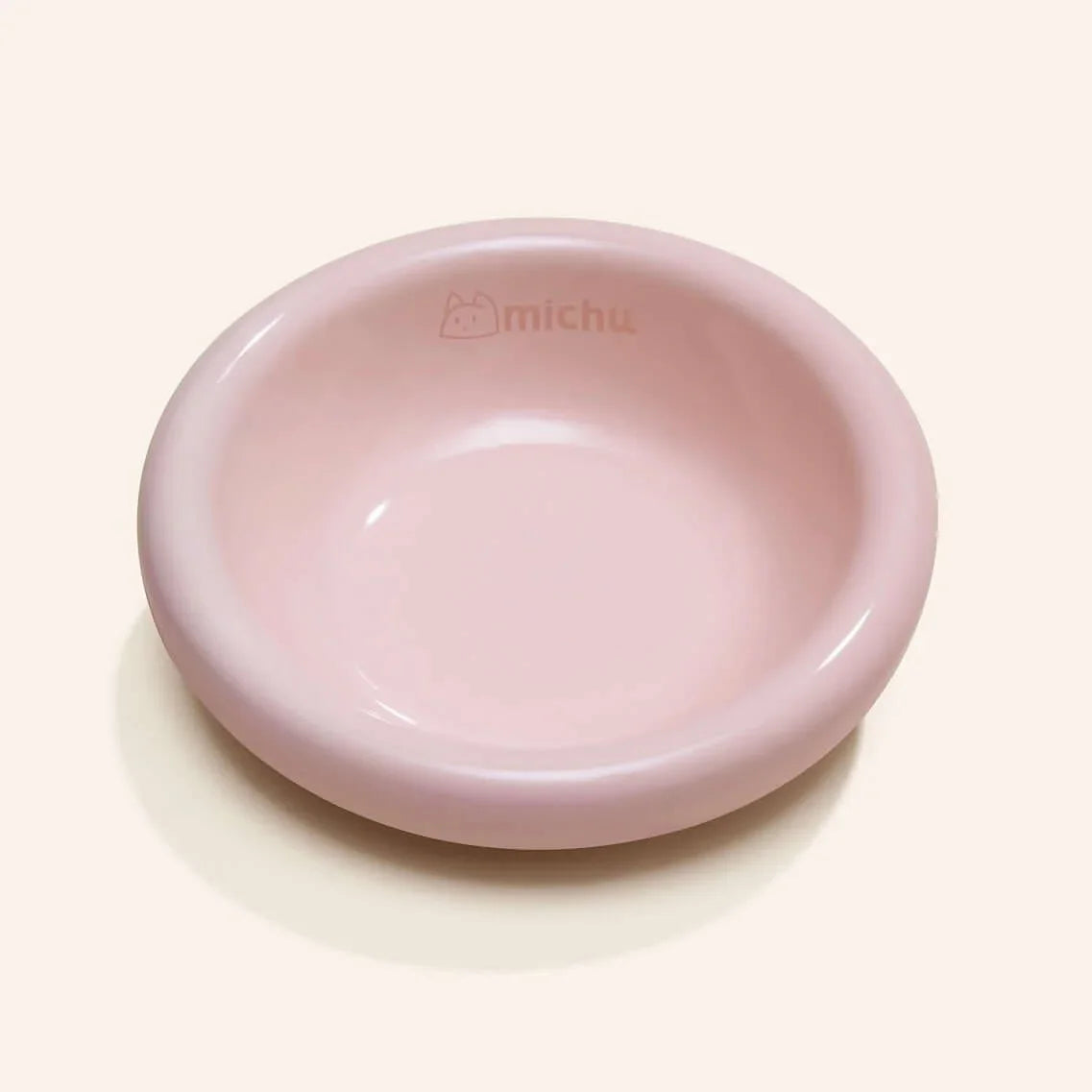 Michu Wide and Shallow Ceramic Pet Bowl in soft pink color, designed to prevent whisker fatigue for cats.