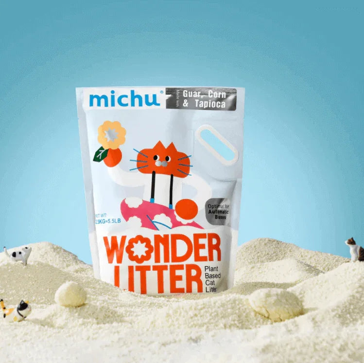 Michu Wonder Litter - Automatic Litter Box Solution 2.5kg/6L in a playful setting with plant-based materials.