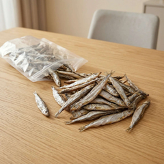 PawDry Freeze-Dried Whole Capelin 100g - Lean & High Protein on wooden table, natural low-fat cat treat.