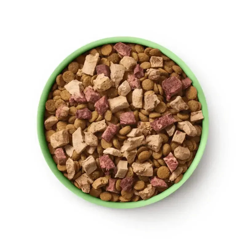 Animals Like Us Freeze Dried Raw Mix 50 Lamb with Chicken Cat Food 1.36 kg in a green bowl.